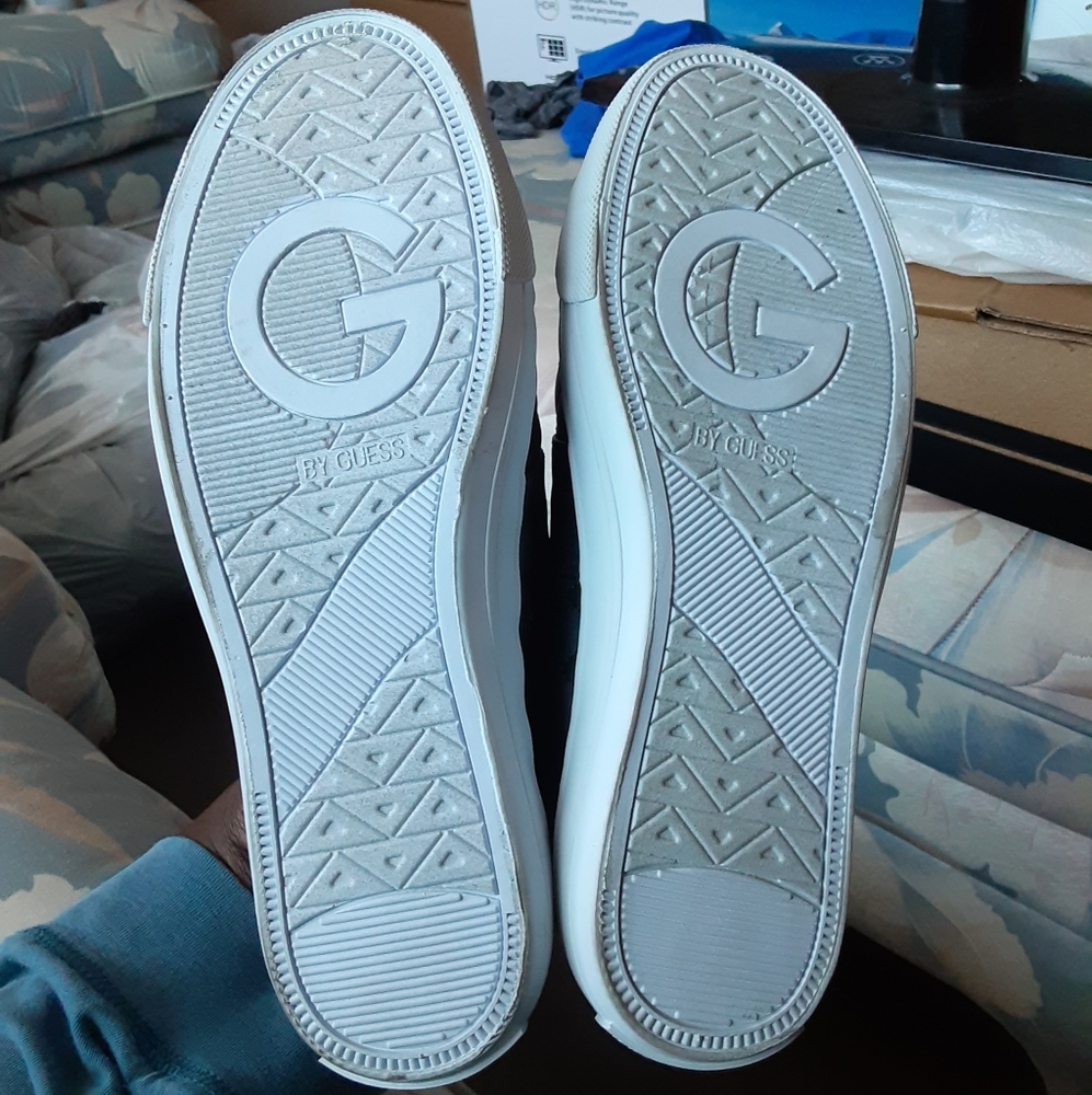 Guess - Picture 5 of 5